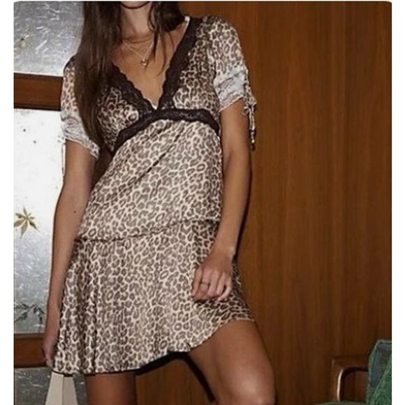 Free People Dresses & Skirts - Free People Jos Animal Print Lace Satin Mini Slip Dress Women's Med V-Neck NEW